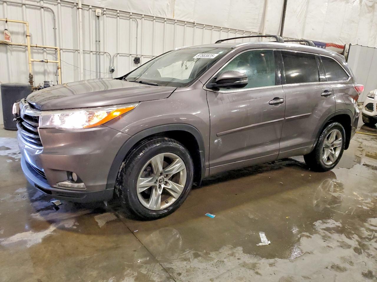 2016 TOYOTA HIGHLANDER