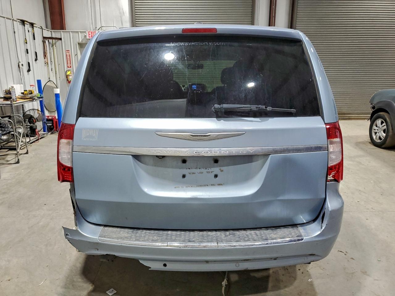 2013 CHRYSLER TOWN & COUNTRY TOURING L photo 6