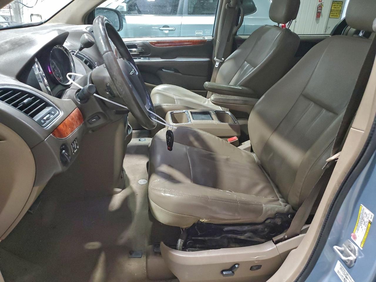 2013 CHRYSLER TOWN & COUNTRY TOURING L photo 7