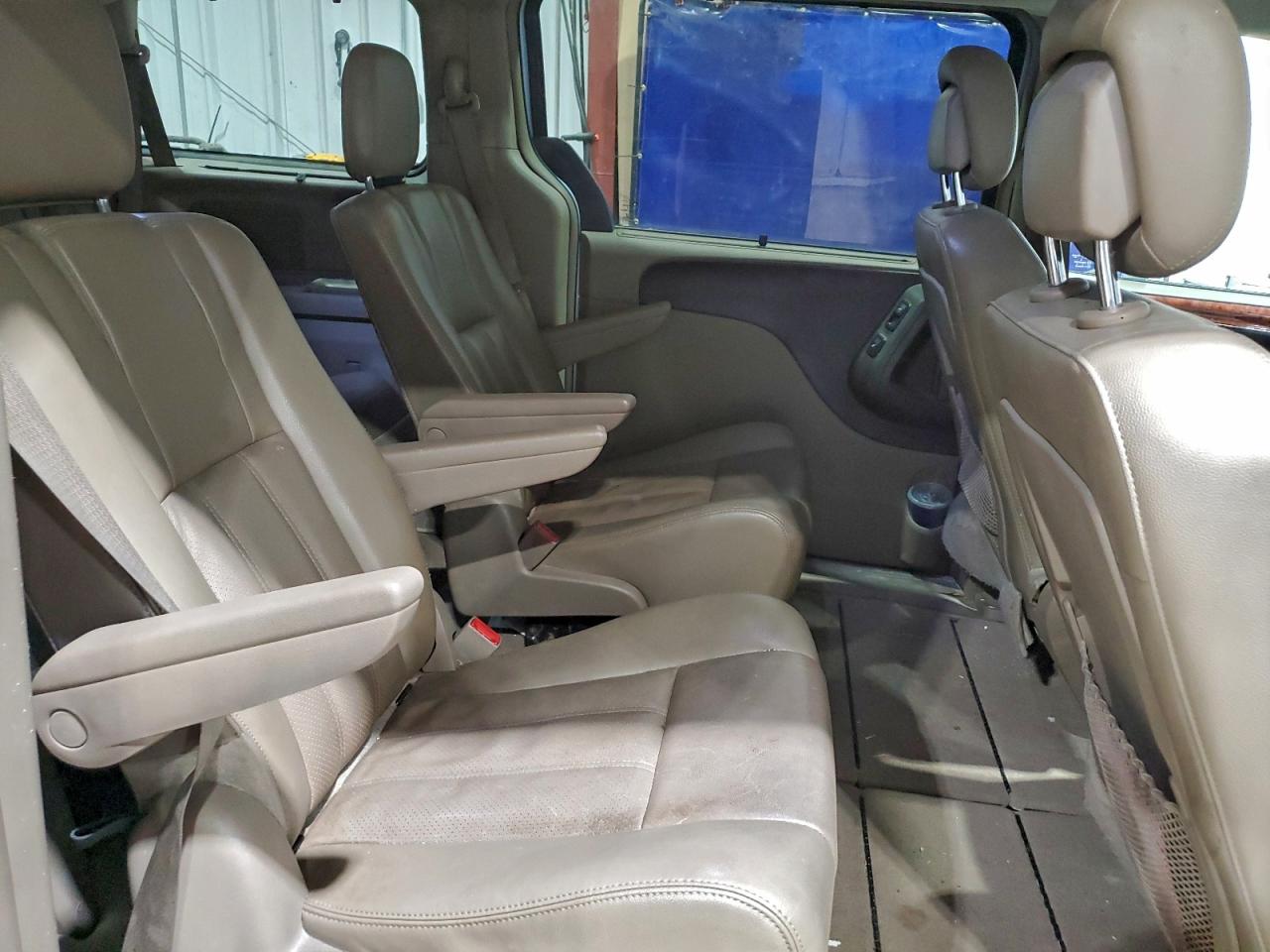2013 CHRYSLER TOWN & COUNTRY TOURING L photo 11