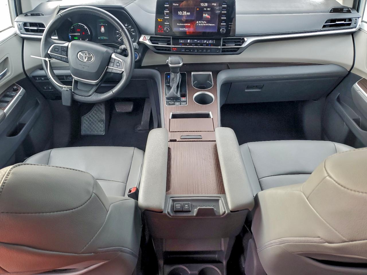2021 TOYOTA SIENNA XLE photo 8