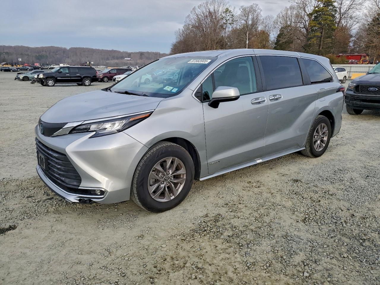 2021 TOYOTA SIENNA