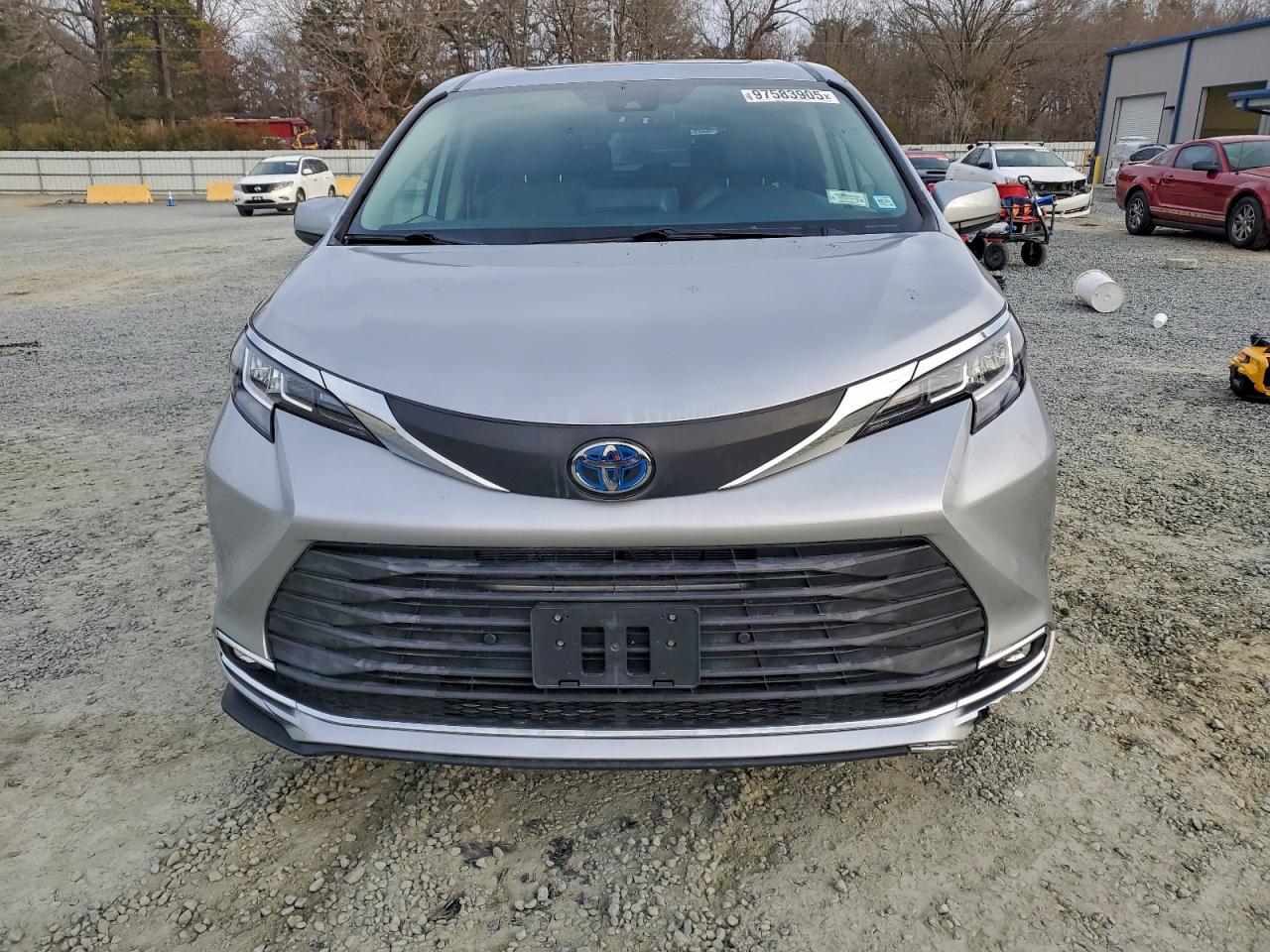 2021 TOYOTA SIENNA XLE photo 5