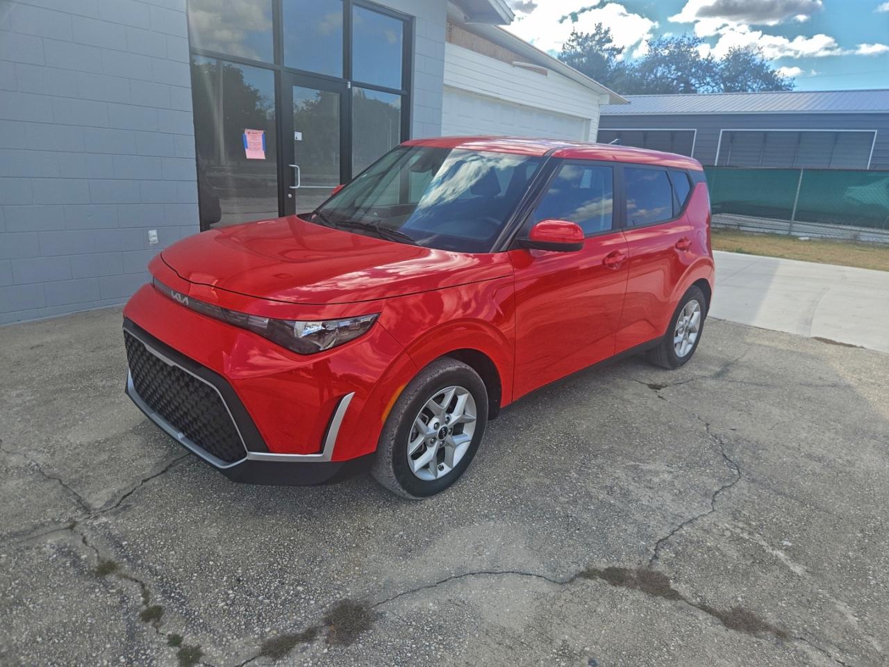 2024 KIA SOUL LX photo 2