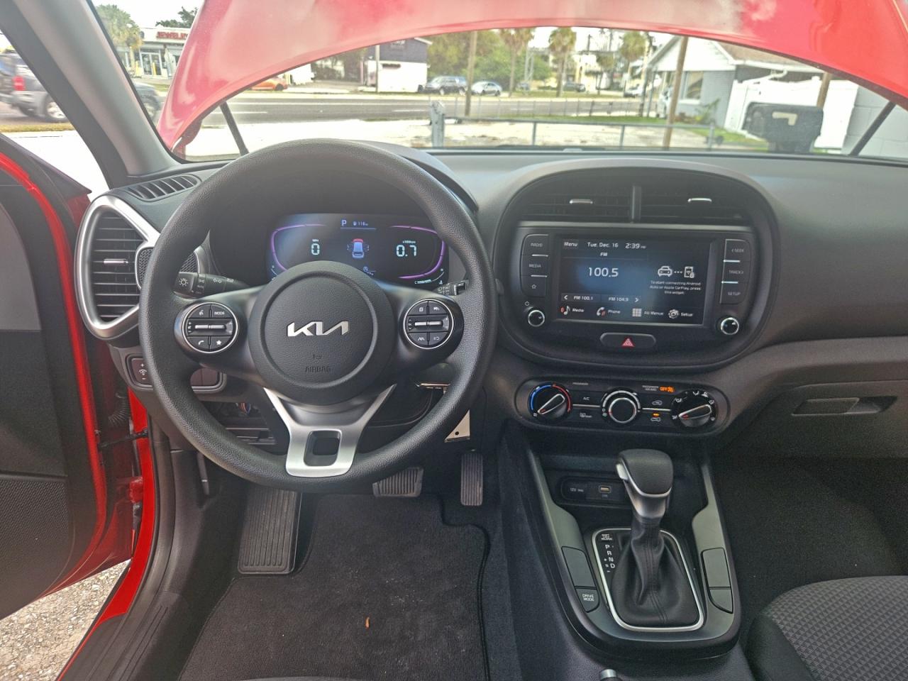 2024 KIA SOUL LX photo 9