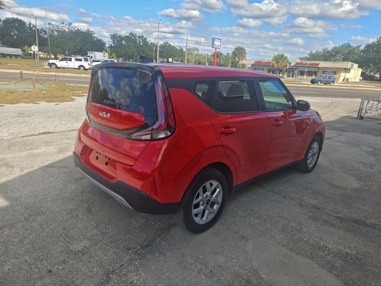 2024 KIA SOUL LX photo 4