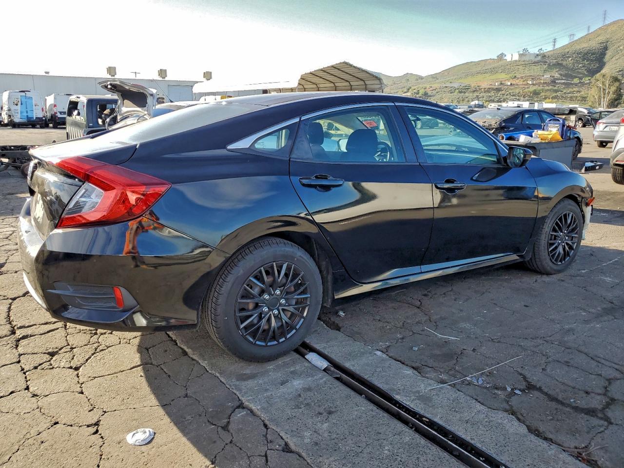 2016 HONDA CIVIC LX photo 3