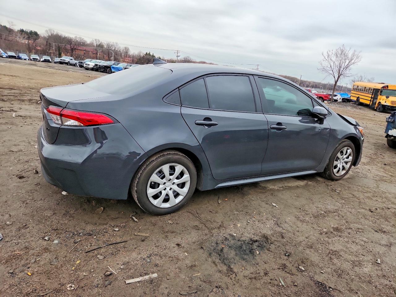 2025 TOYOTA COROLLA LE photo 3