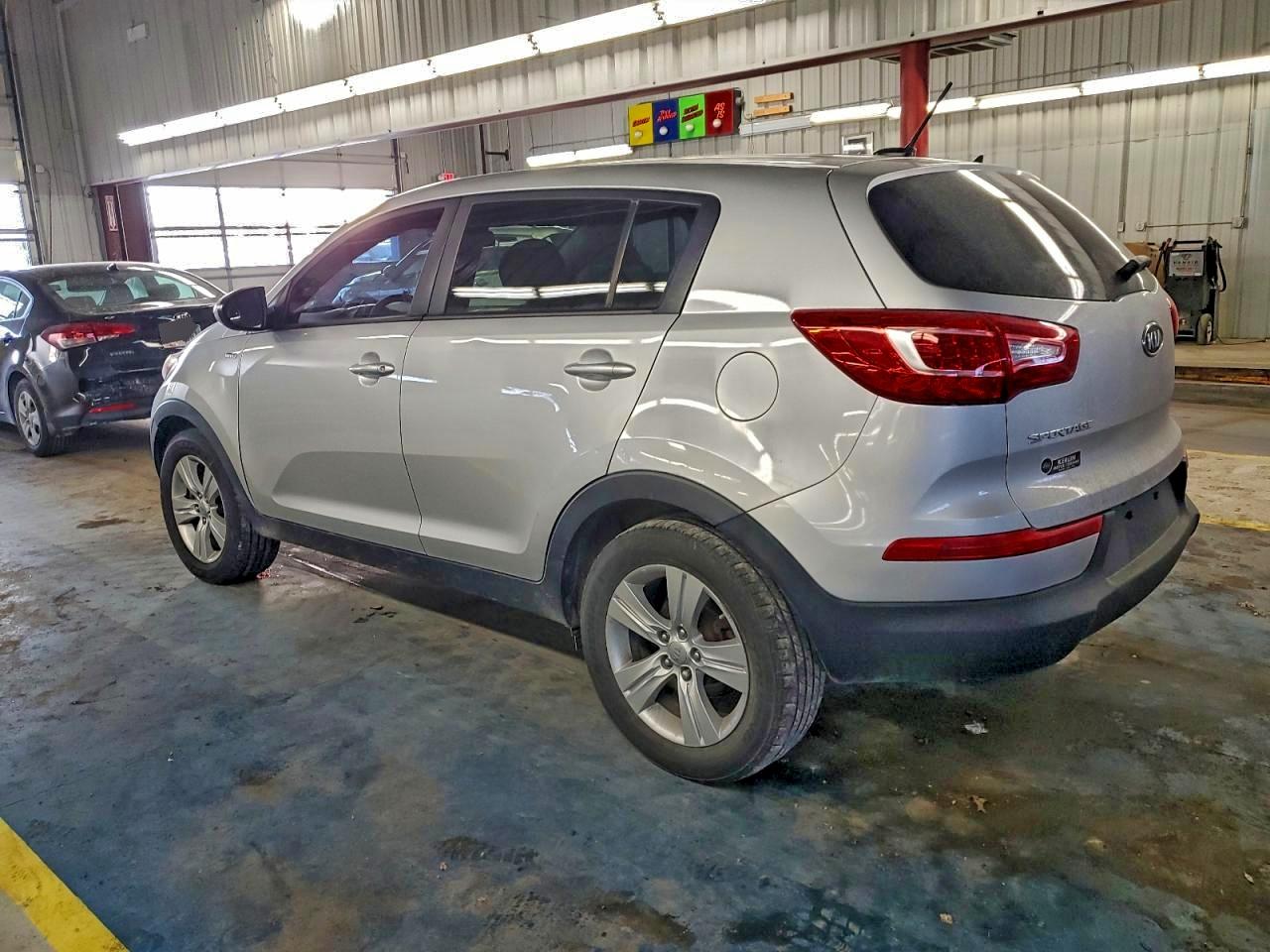 2012 KIA SPORTAGE LX photo 2