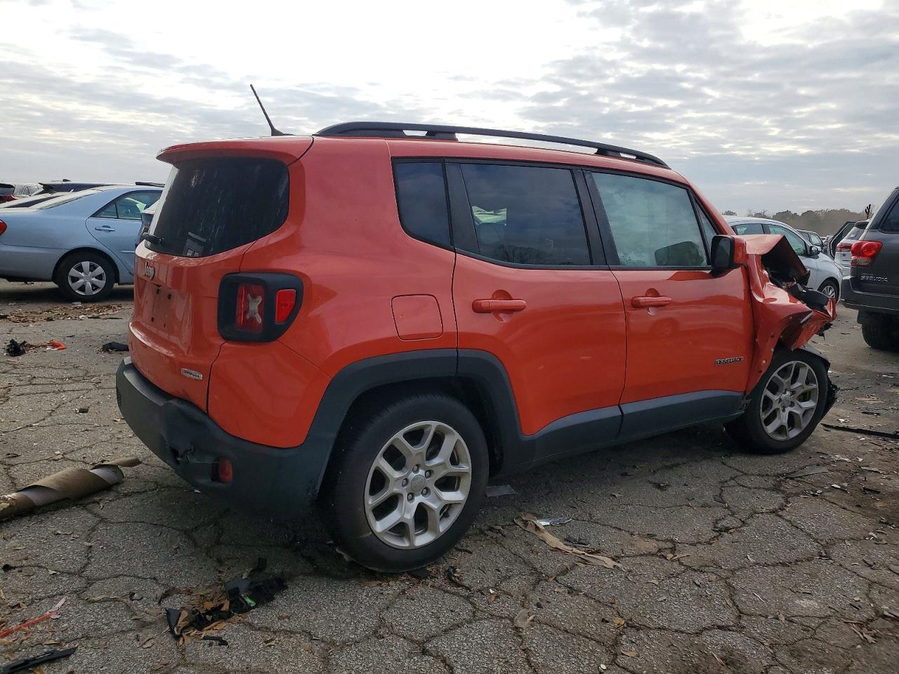 2017 JEEP RENEGADE LATITUDE photo 3