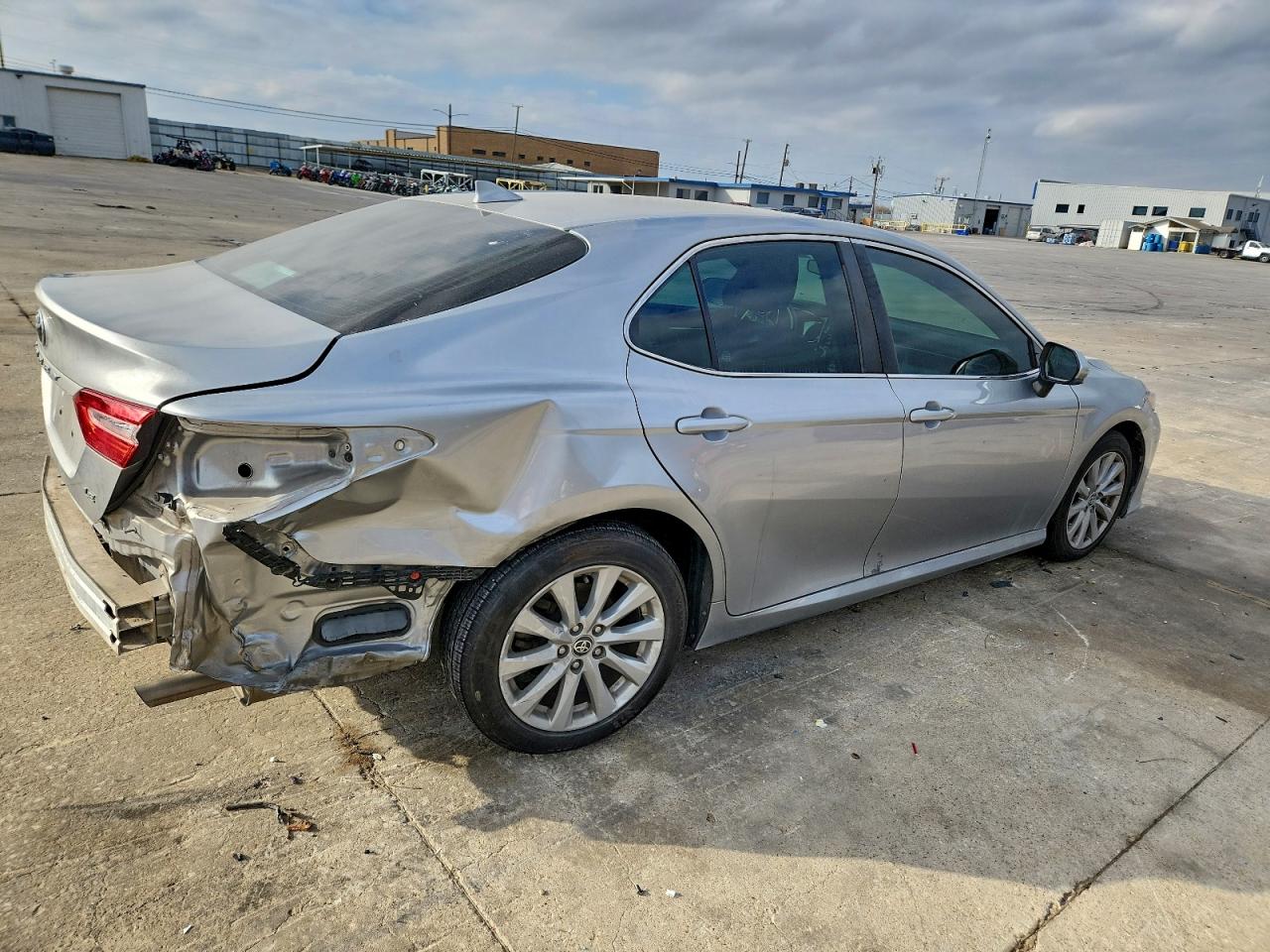 2020 TOYOTA CAMRY LE photo 3