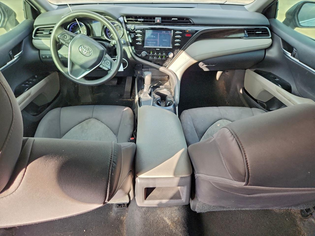 2020 TOYOTA CAMRY LE photo 8