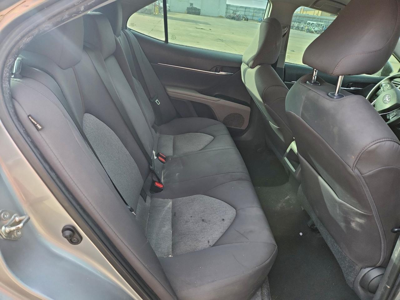 2020 TOYOTA CAMRY LE photo 10