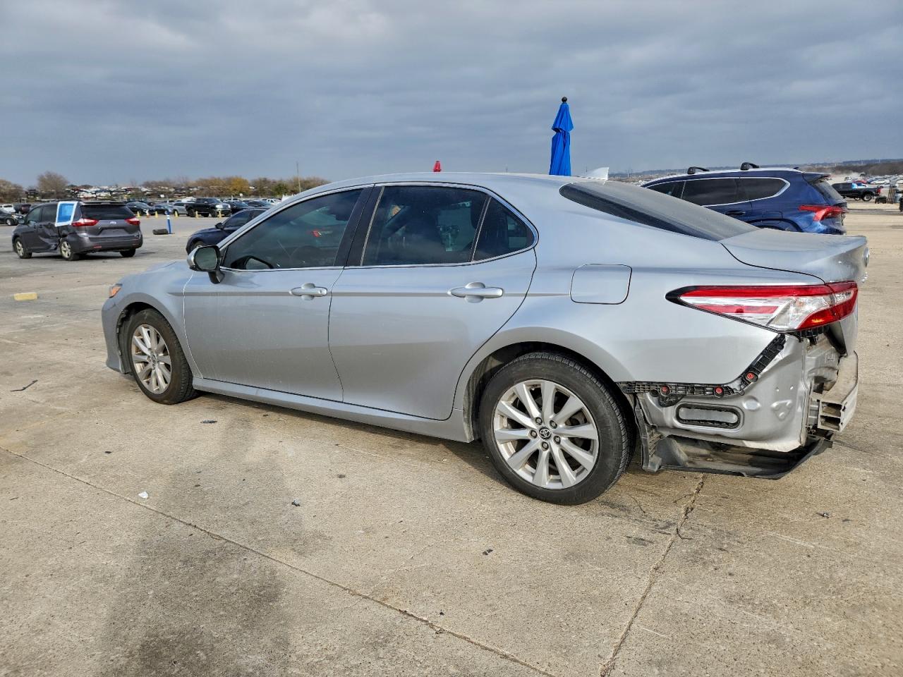 2020 TOYOTA CAMRY LE photo 2
