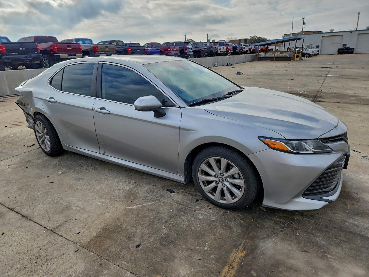 2020 TOYOTA CAMRY LE photo 4