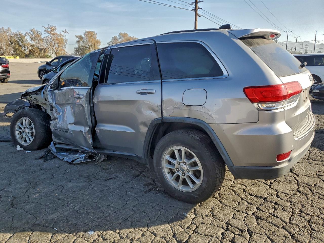 2018 JEEP GRAND CHEROKEE LAREDO photo 2