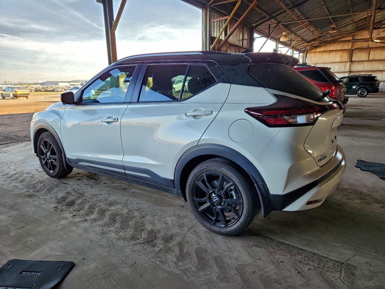 2022 NISSAN KICKS SR photo 2