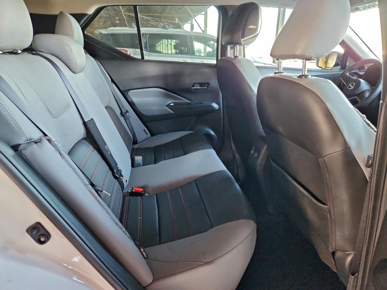 2022 NISSAN KICKS SR photo 11