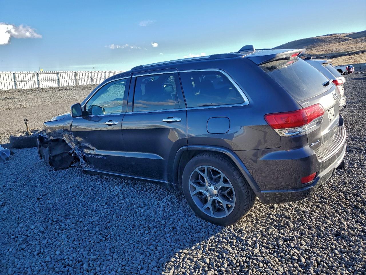 2019 JEEP GRAND CHEROKEE OVERLAND photo 2