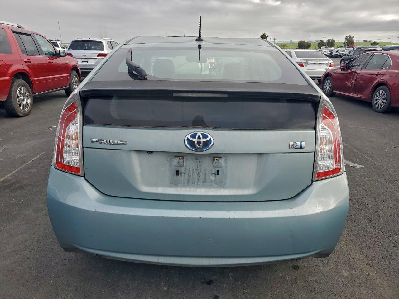 2013 TOYOTA PRIUS photo 6