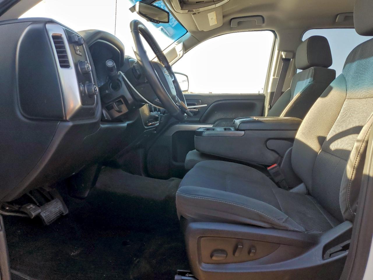 2017 CHEVROLET SILVERADO K1500 LT photo 7