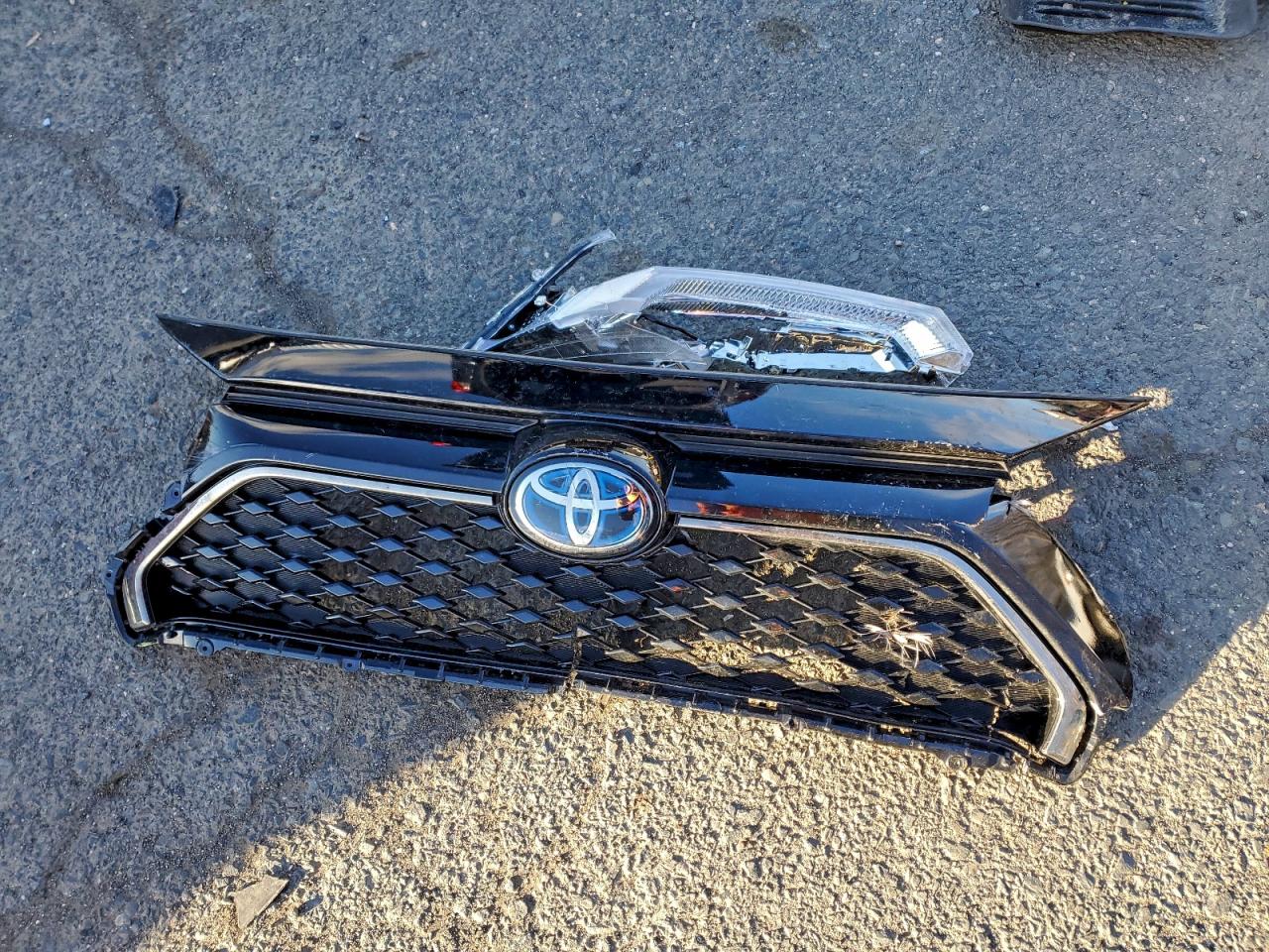 2023 TOYOTA RAV4 PRIME SE photo 13
