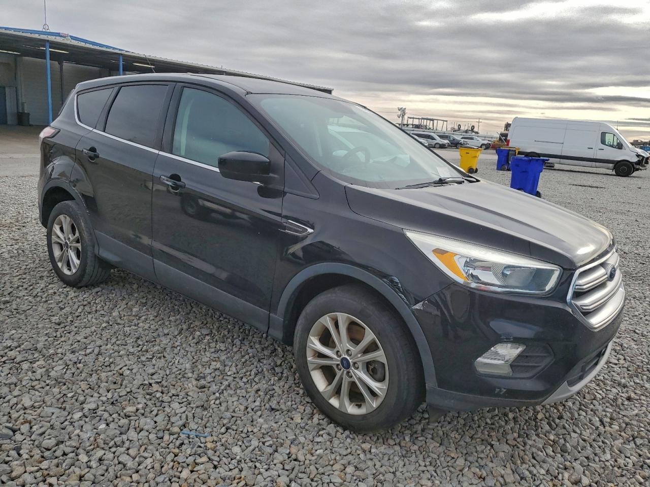 2017 FORD ESCAPE SE photo 4