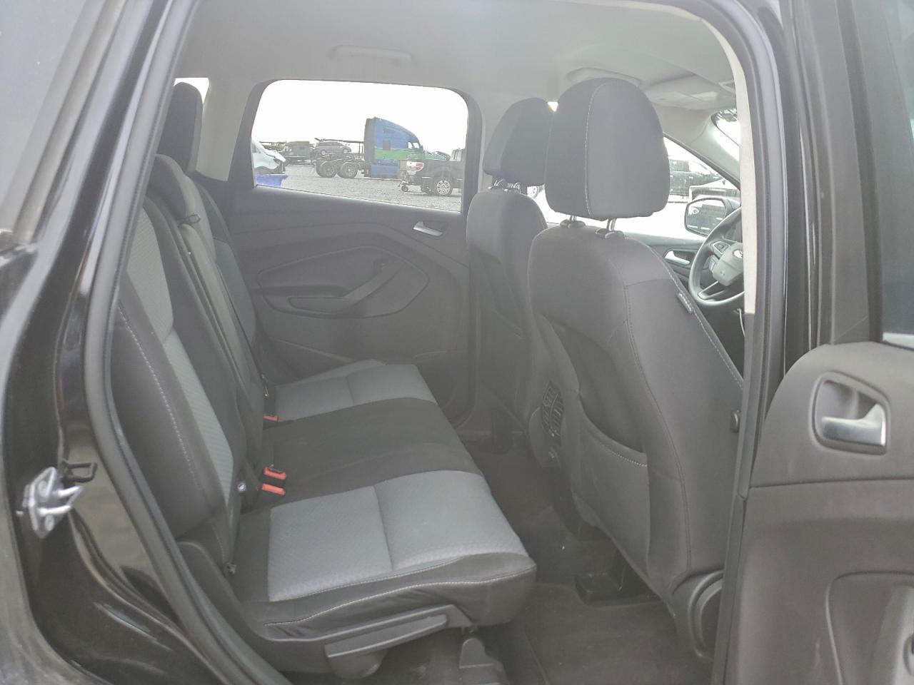 2017 FORD ESCAPE SE photo 11