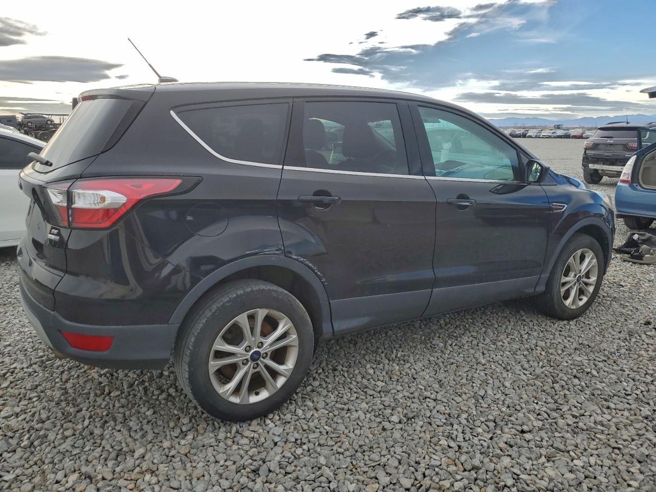 2017 FORD ESCAPE SE photo 3