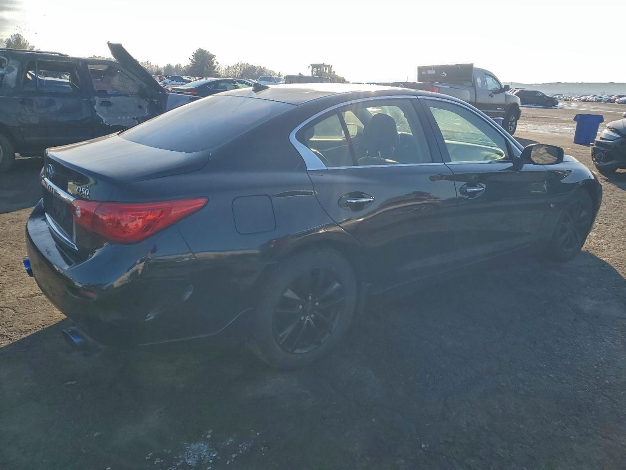 2015 INFINITI Q50 BASE photo 3