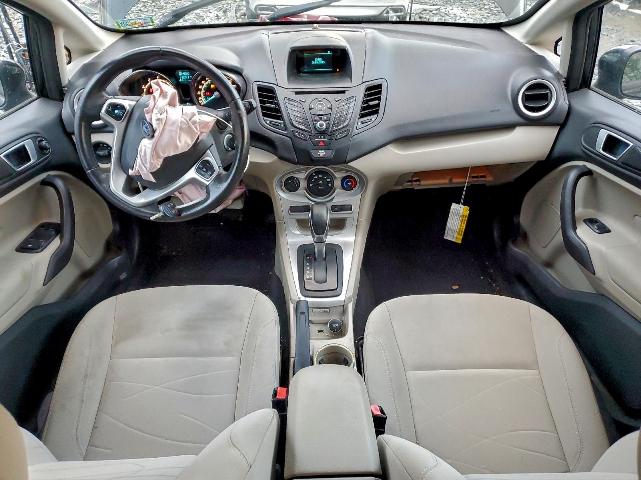 2015 FORD FIESTA SE photo 8