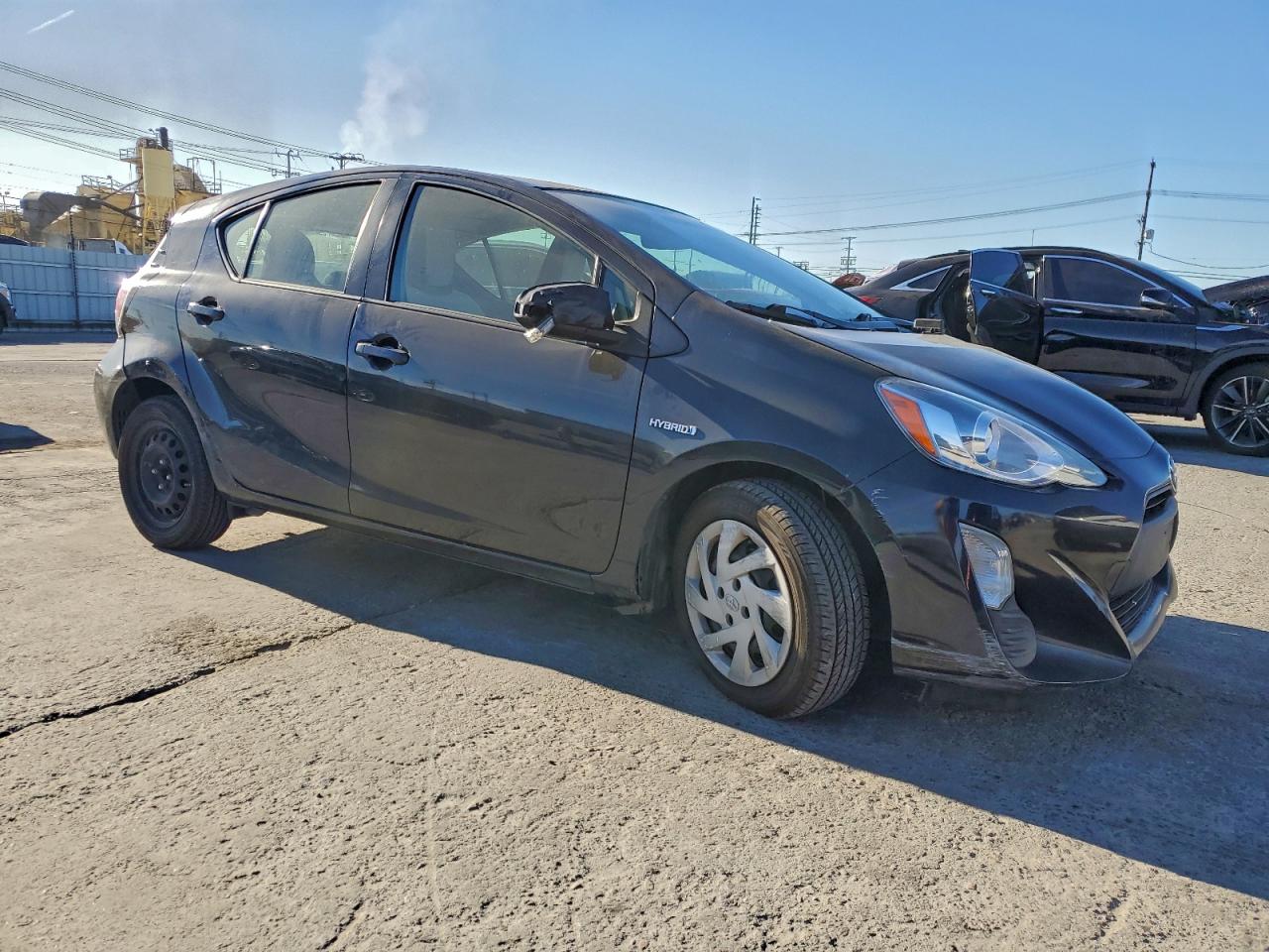 2016 TOYOTA PRIUS C photo 4