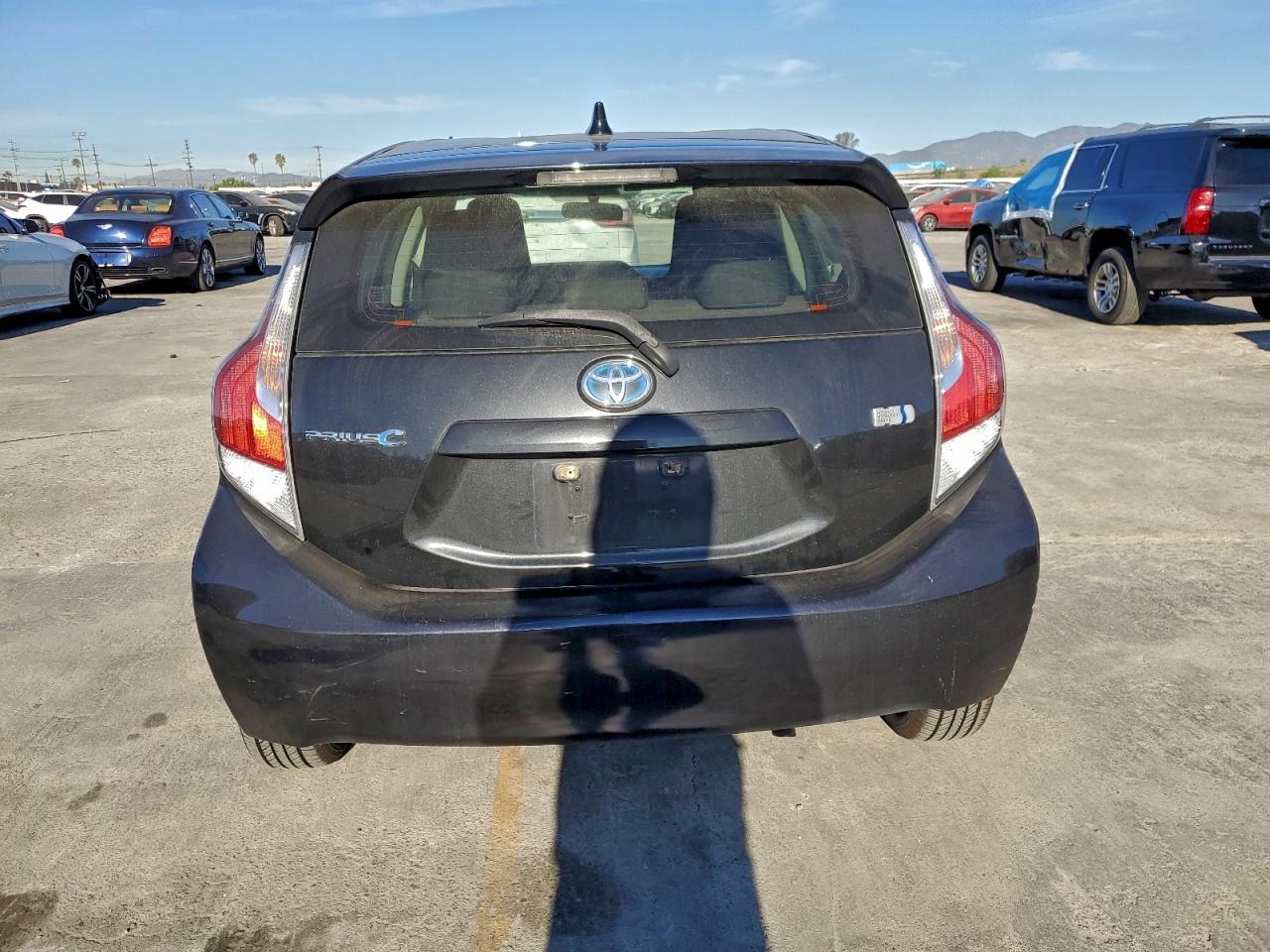 2016 TOYOTA PRIUS C photo 6