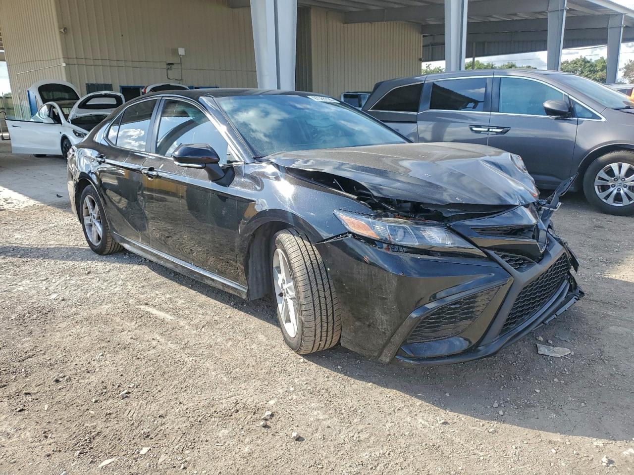 2024 TOYOTA CAMRY SE photo 4