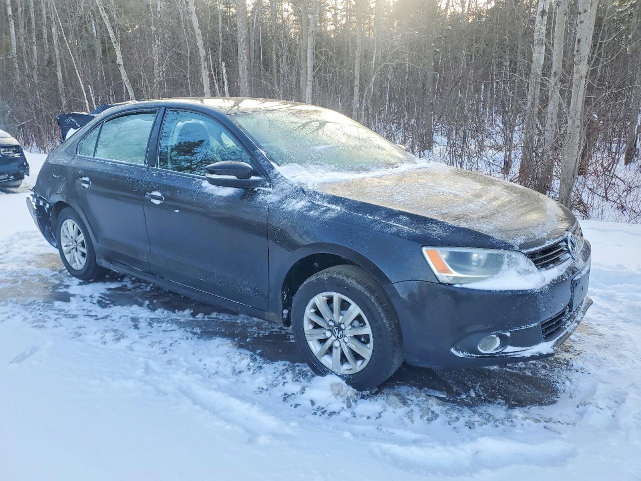 2012 VOLKSWAGEN JETTA photo 4