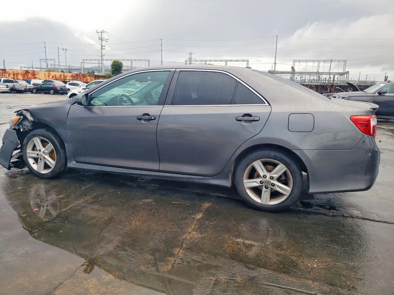 2013 TOYOTA CAMRY photo 2