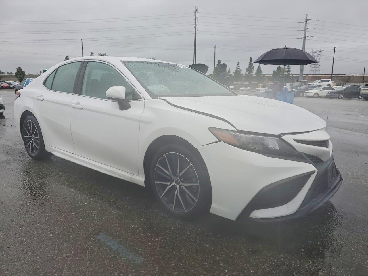 2021 TOYOTA CAMRY SE photo 4