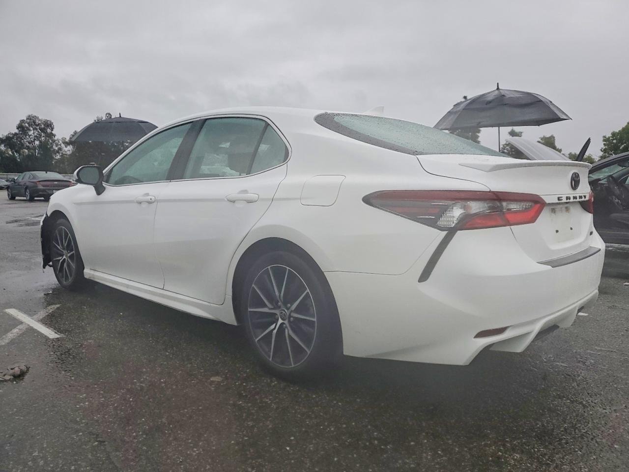 2021 TOYOTA CAMRY SE photo 2