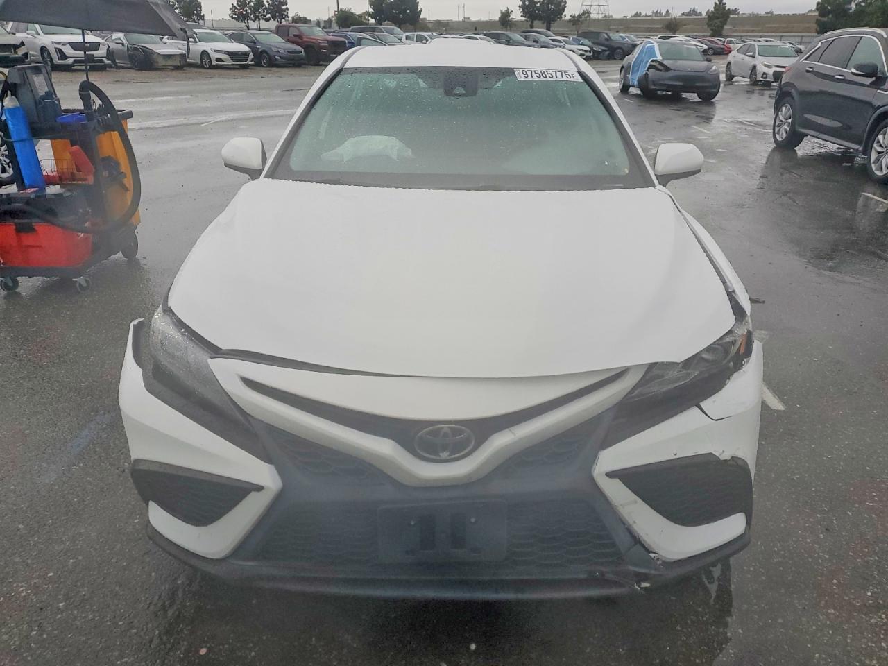 2021 TOYOTA CAMRY SE photo 5