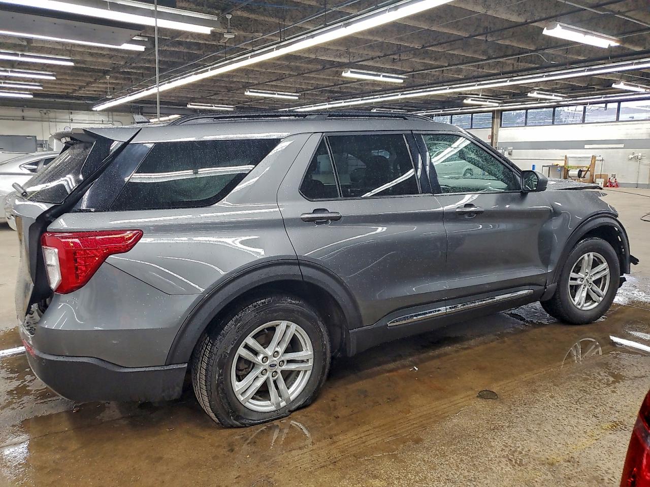 2023 FORD EXPLORER XLT photo 5
