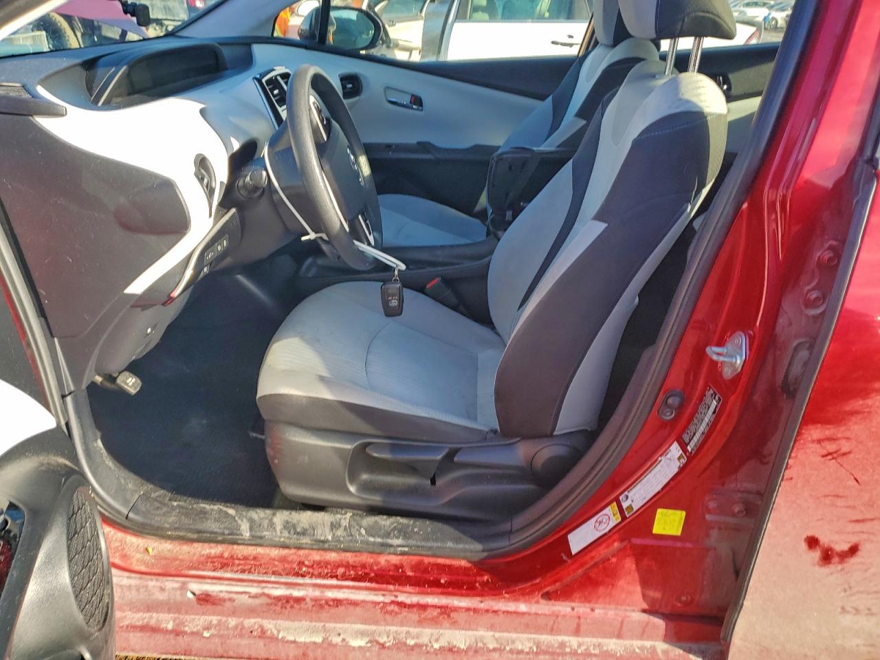 2018 TOYOTA PRIUS photo 7