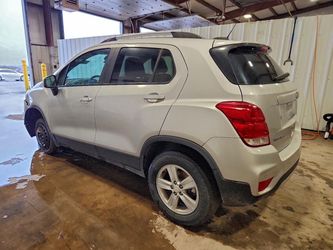 2022 CHEVROLET TRAX 1LT photo 2
