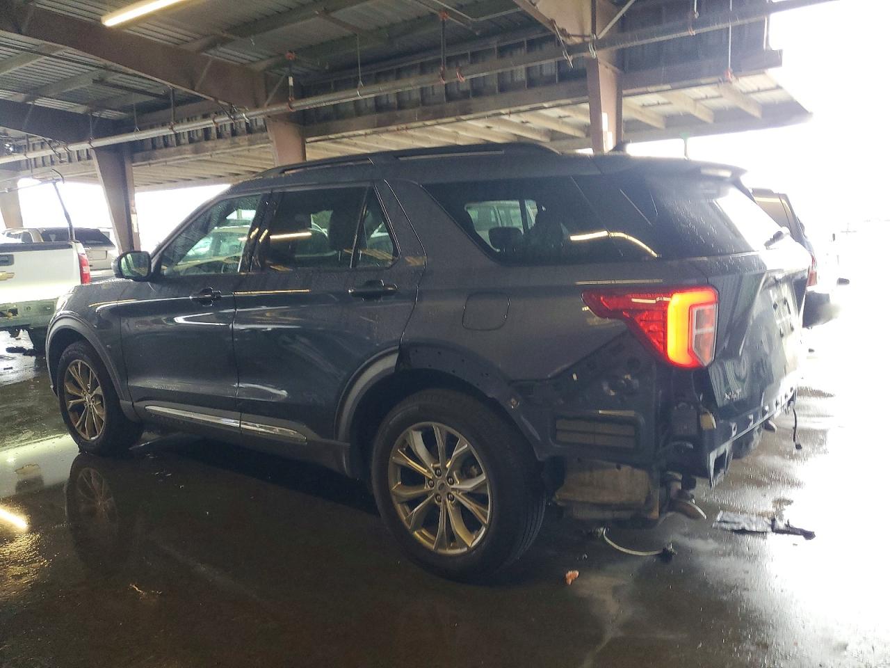 2021 FORD EXPLORER XLT photo 2