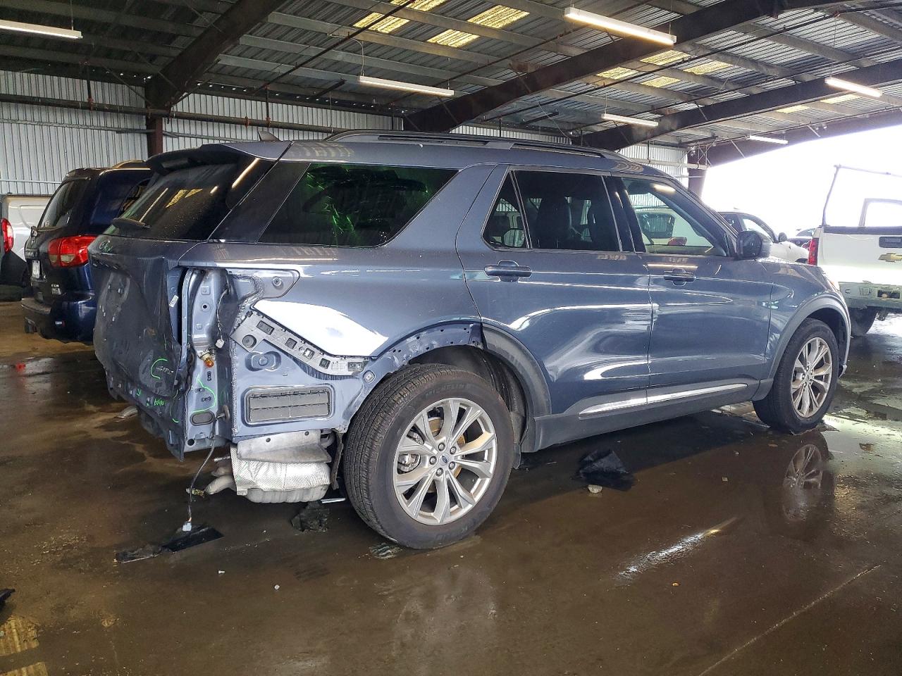 2021 FORD EXPLORER XLT photo 3