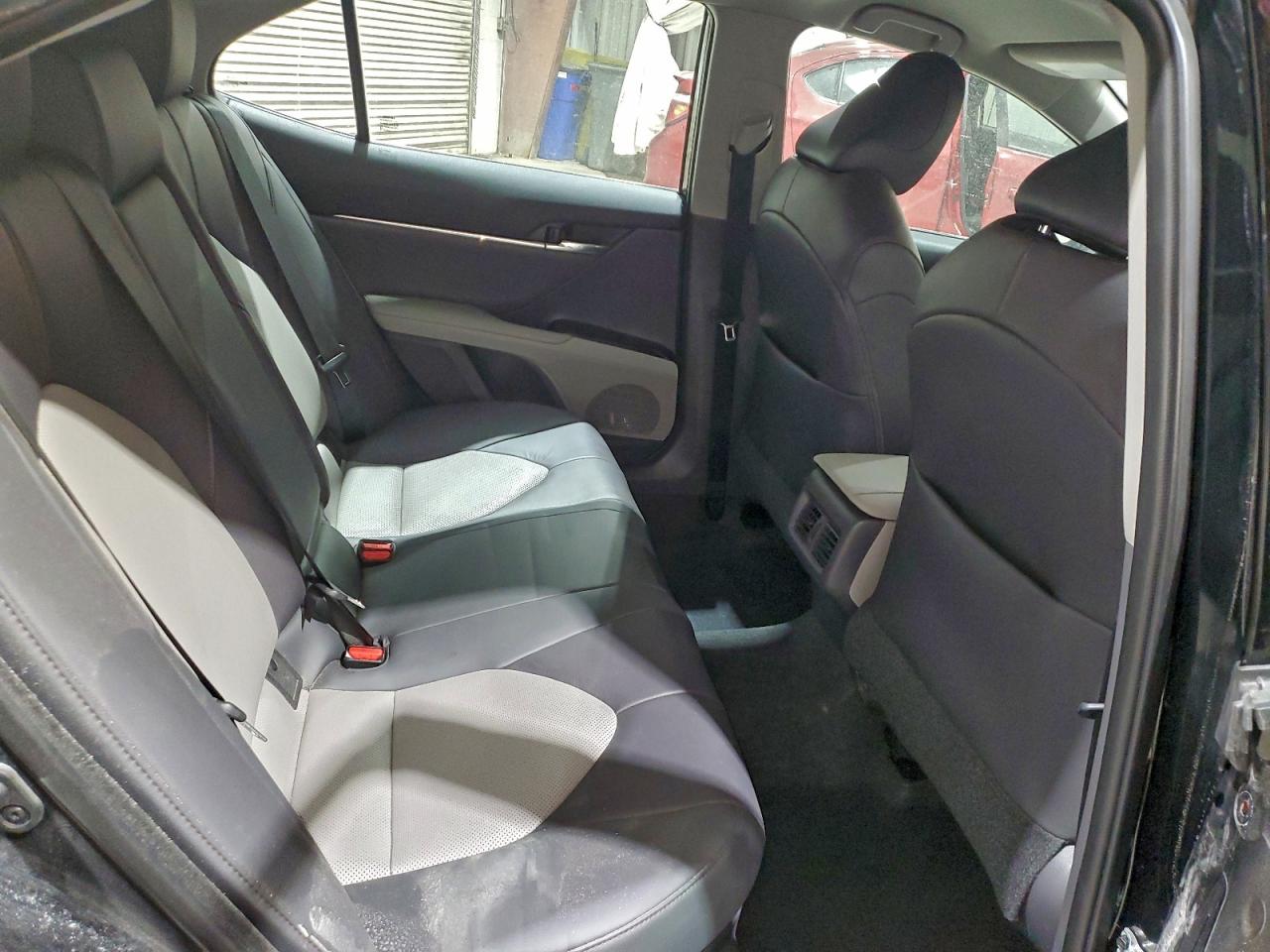 2020 TOYOTA CAMRY XLE photo 19