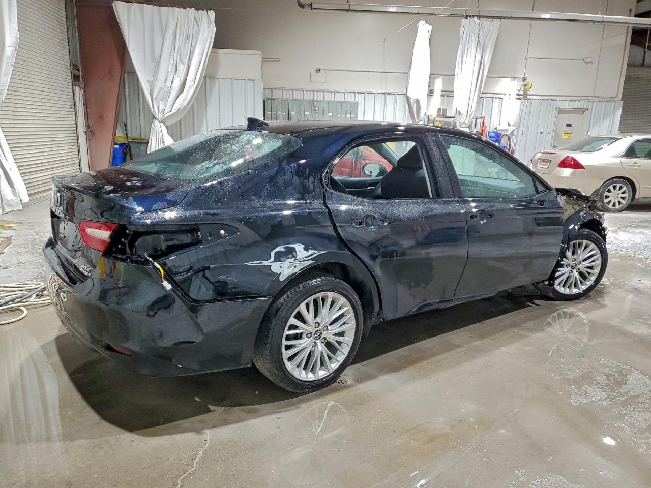 2020 TOYOTA CAMRY XLE photo 5