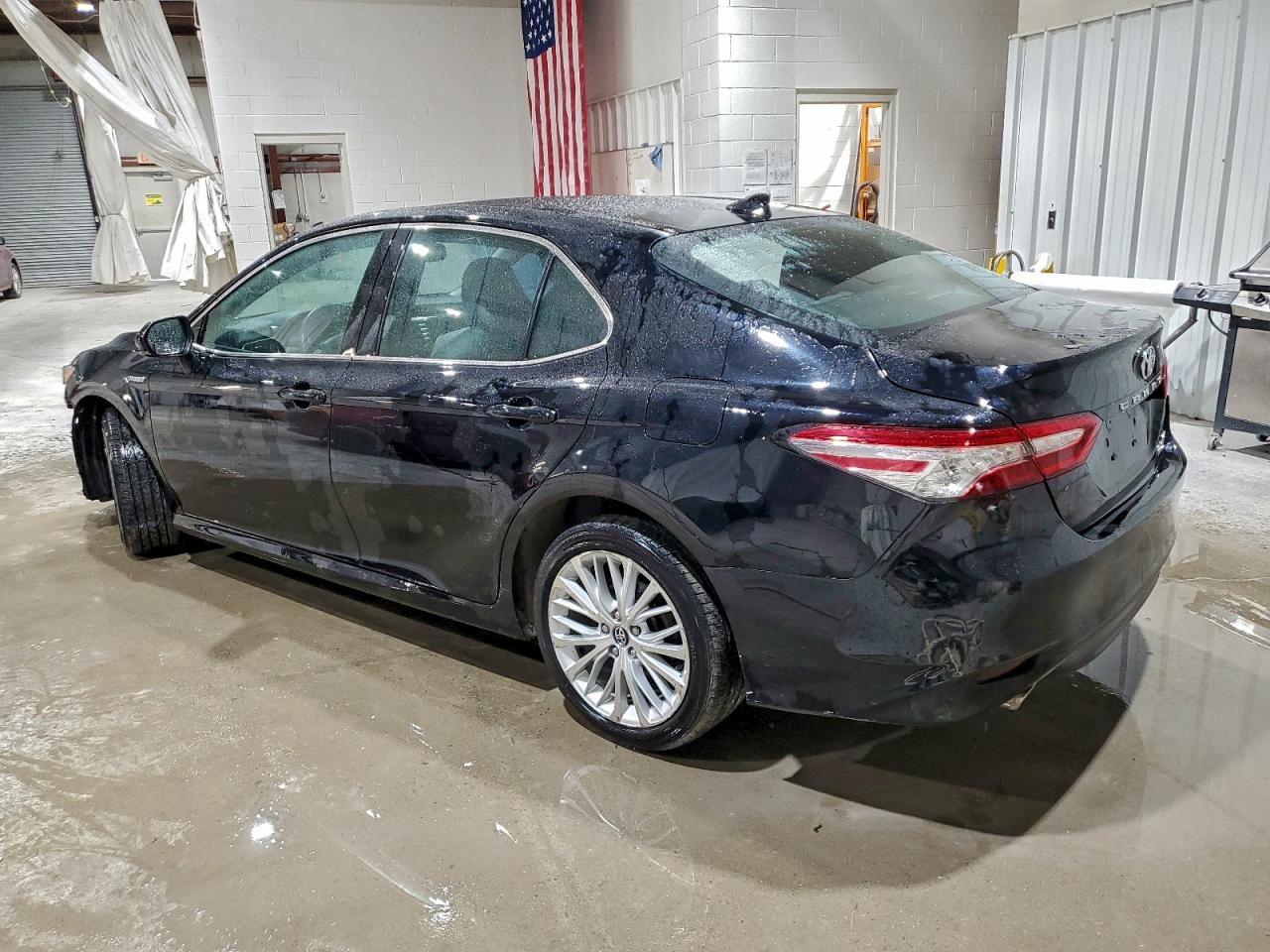 2020 TOYOTA CAMRY XLE photo 3