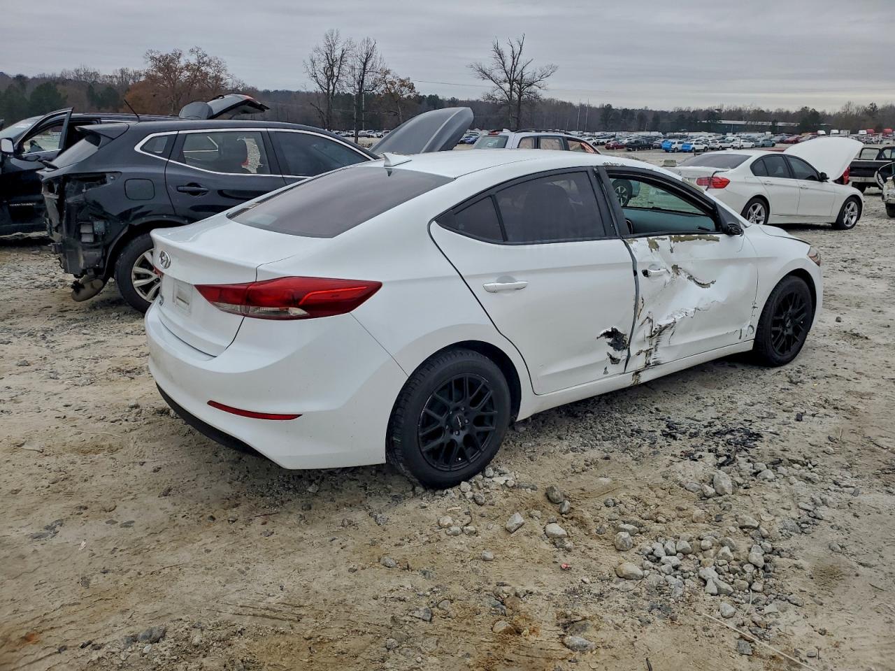 2017 HYUNDAI ELANTRA SE photo 3