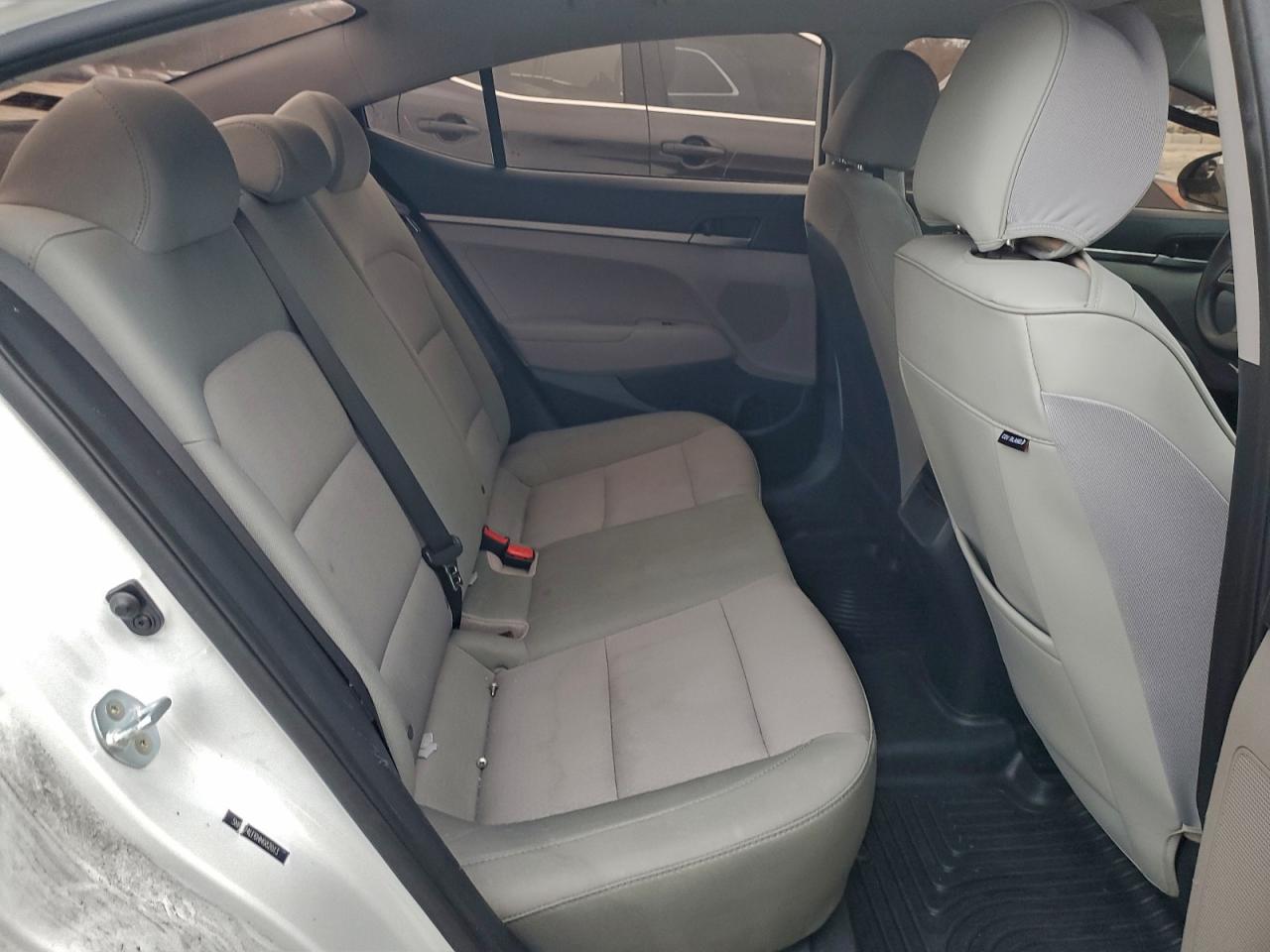 2017 HYUNDAI ELANTRA SE photo 10