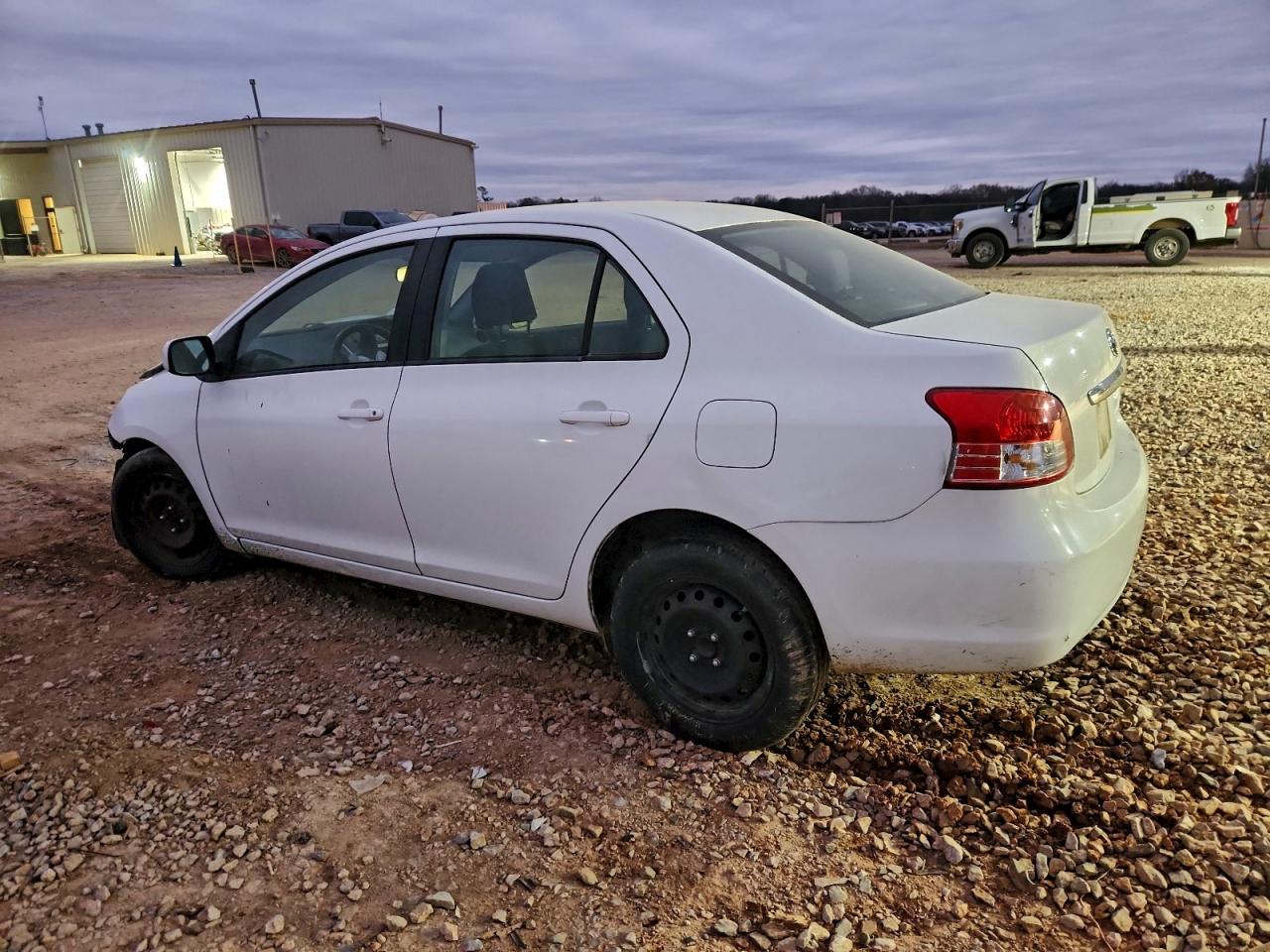 2012 TOYOTA YARIS photo 3